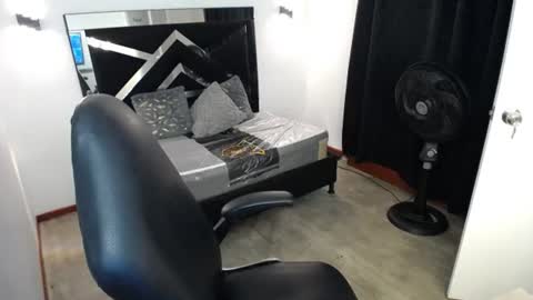 Mariana online show from June 13, 2026, 4:54 am