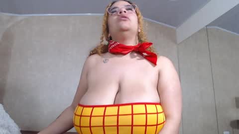 Snapshot of mariangel_bigboobs chatting on April 8, 2026, 12:27 pm la crespa x online show from April 8, 2026, 12:27 pm