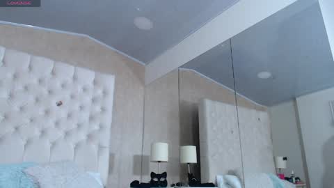 Snapshot of mariangel_bigboobs chatting on April 16, 2026, 12:28 pm la crespa x online show from April 16, 2026, 12:28 pm