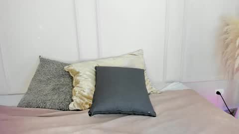 Maria Pettit online show from February 21, 2026, 11:22 am