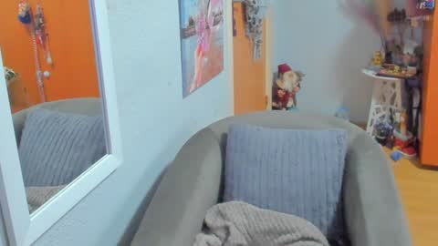 Marie   online show from January 4, 2025, 12:05 pm