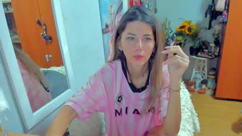 Marie   online show from September 18, 2025, 5:53 am