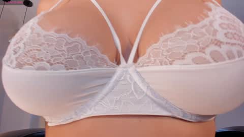 Snapshot of mariejane2 chatting on December 19, 2024, 3:19 pm Im Marie Jane online show from December 19, 2024, 3:19 pm