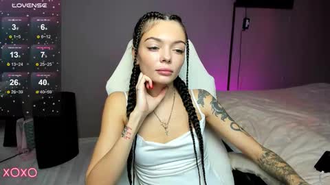 Snapshot of mariella__adams chatting on October 28, 2025, 10:52 am Maria  online show from October 28, 2025, 10:52 am