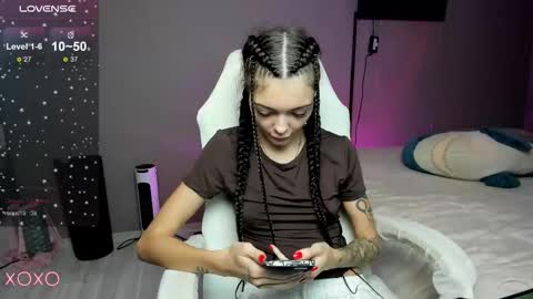 Snapshot of mariella__adams chatting on October 31, 2025, 10:16 am Maria  online show from October 31, 2025, 10:16 am