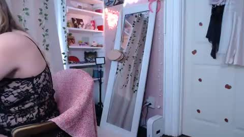Snapshot of marigoldrue chatting on July 5, 2026, 11:34 pm marigoldrue online show from July 5, 2026, 11:34 pm