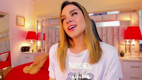 mariiahneedles online show from January 3, 2025, 10:29 pm