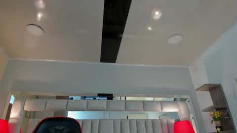 mariiahneedles online show from October 19, 2025, 2:34 am