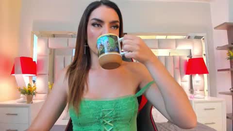 mariiahneedles online show from November 13, 2025, 9:58 pm