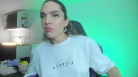 mariiahneedles online show from June 8, 2026, 1:28 am