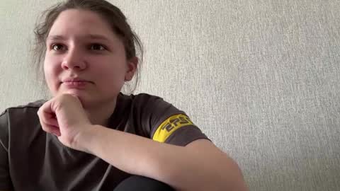Emmie online show from May 2, 2026, 1:43 am