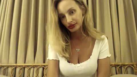 MarilynDevilish online show from November 12, 2025, 2:06 pm