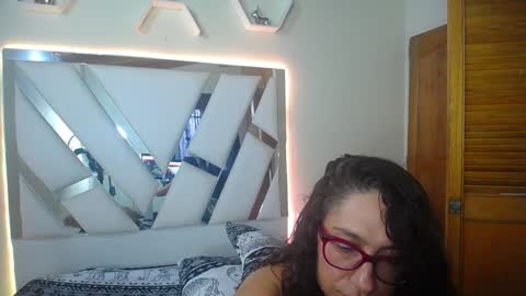 marilynetthan online show from December 14, 2024, 4:31 pm