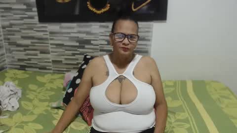 Snapshot of marinamilf chatting on January 2, 2025, 3:26 am Marina  online show from January 2, 2025, 3:26 am