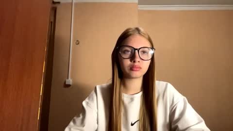 Snapshot of mariselamallicoat chatting on October 29, 2025, 8:43 pm Liza online show from October 29, 2025, 8:43 pm