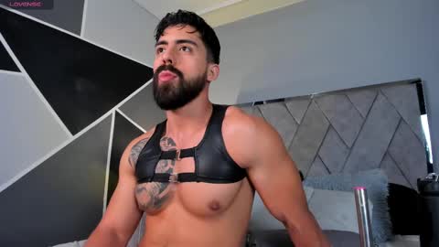 Snapshot of mark_broown_ chatting on March 1, 2025, 1:32 am mark_broown_ online show from March 1, 2025, 1:32 am