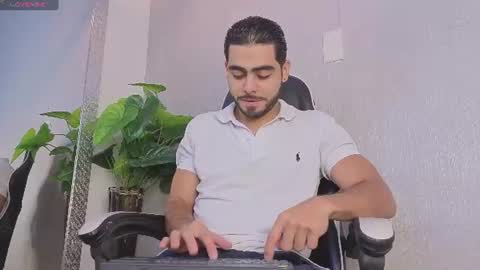 Snapshot of markoss_miles chatting on July 15, 2026, 12:21 pm Markos online show from July 15, 2026, 12:21 pm