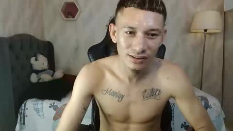 Snapshot of marks_sexy chatting on November 6, 2025, 6:03 am marks_sexy online show from November 6, 2025, 6:03 am