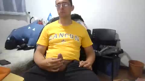 Snapshot of marlonfit chatting on July 1, 2026, 4:03 am marlonfit online show from July 1, 2026, 4:03 am