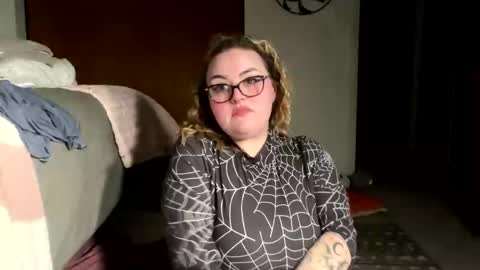 maroon_moon online show from February 18, 2025, 12:37 am