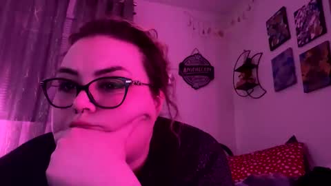 maroon_moon online show from March 11, 2025, 1:05 am