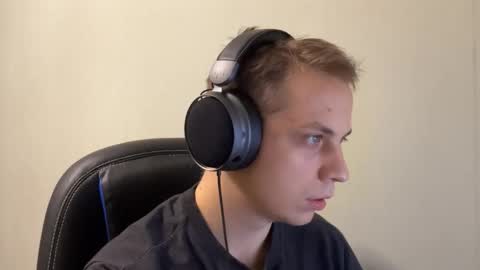 Snapshot of maroooa chatting on December 18, 2025, 9:54 pm Marko online show from December 18, 2025, 9:54 pm