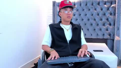 MARSHALL online show from April 13, 2026, 4:07 am