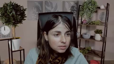 martaedams online show from December 4, 2025, 6:34 am