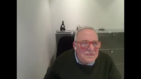 martin_1947 online show from February 24, 2025, 5:42 pm