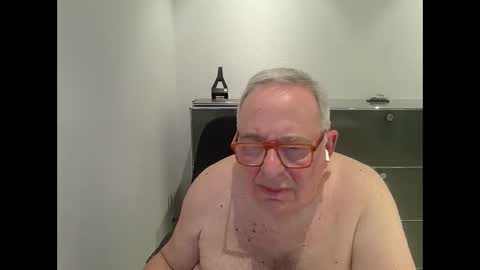 martin_1947 online show from March 5, 2025, 11:27 pm