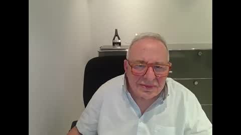 martin_1947 online show from October 12, 2025, 7:24 pm