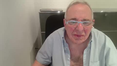 martin_1947 online show from April 10, 2026, 9:30 pm