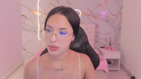 Snapshot of martina_gomezgomez chatting on February 12, 2026, 12:33 pm online show from February 12, 2026, 12:33 pm