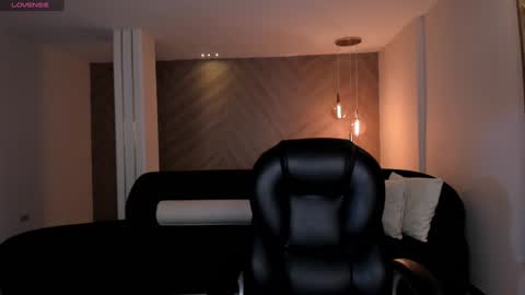 Snapshot of martinnabonnet chatting on December 16, 2024, 10:29 am Martinna Bonnet online show from December 16, 2024, 10:29 am