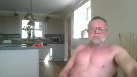 martinrgbxxxx online show from April 14, 2026, 9:15 am