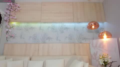   online show from October 27, 2025, 12:42 pm