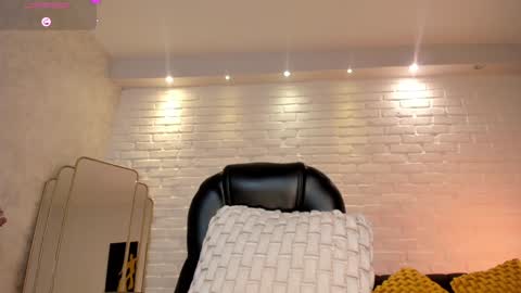  Mary  online show from February 7, 2025, 6:02 pm