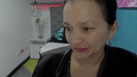 Marylin online show from December 4, 2024, 8:18 pm