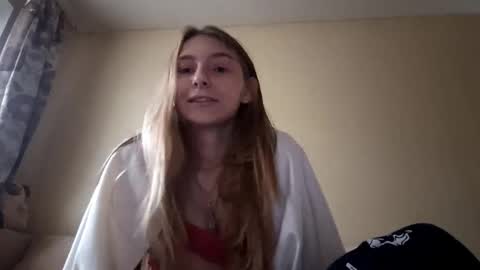 Hi My name is Elina Im 18 years old. online show from October 21, 2025, 6:14 am