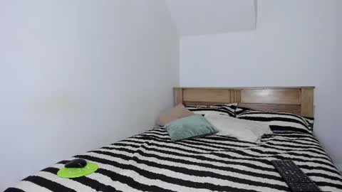 Snapshot of marywhitee__ chatting on July 16, 2026, 9:32 pm Mary online show from July 16, 2026, 9:32 pm