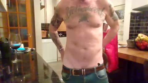 Snapshot of masked_masturbation_couple chatting on December 16, 2025, 11:21 pm Masked Masturbation Couple online show from December 16, 2025, 11:21 pm