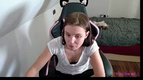 Queeny Kathy  Online at 2030 MEZ Sunday  Wednesday online show from December 8, 2024, 7:43 pm