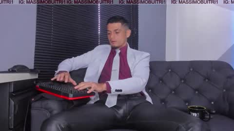 I am Massimo online show from November 26, 2025, 1:34 pm