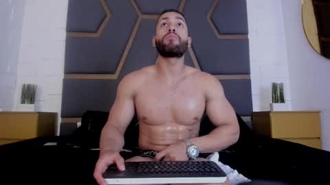 Massimo online show from December 17, 2025, 3:56 am