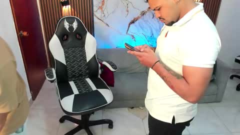 Snapshot of master_javi chatting on September 19, 2025, 5:53 am master_javi online show from September 19, 2025, 5:53 am