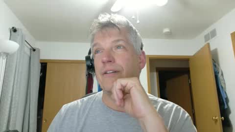 Snapshot of master_thorn chatting on April 19, 2026, 2:44 am Master Thorn online show from April 19, 2026, 2:44 am