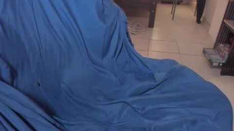 Juan Independent Model online show from November 9, 2025, 8:18 pm