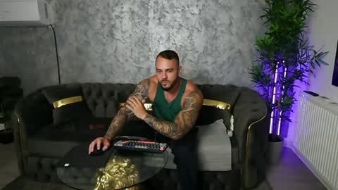 masterkingmuscle online show from May 18, 2026, 7:52 pm