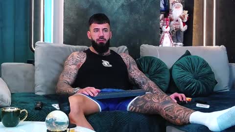 masterkingofmuscle online show from December 5, 2024, 8:44 am