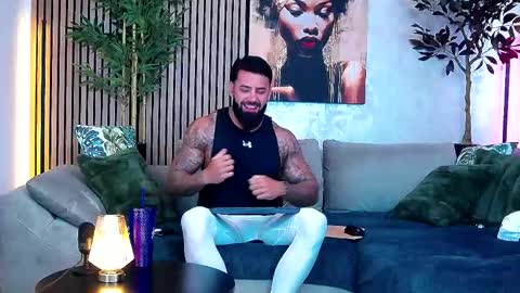 Snapshot of masterkingofmuscle chatting on May 13, 2026, 8:01 am masterkingofmuscle online show from May 13, 2026, 8:01 am